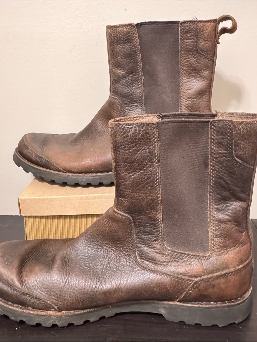 UGG Herrick Chelsea Men's Brown Leather Pull-On Rugged Ankle Boots